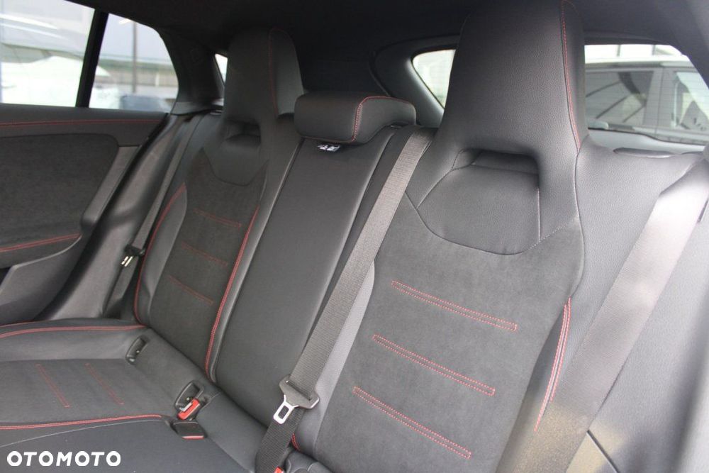 Mercedes-Benz CLA - 21