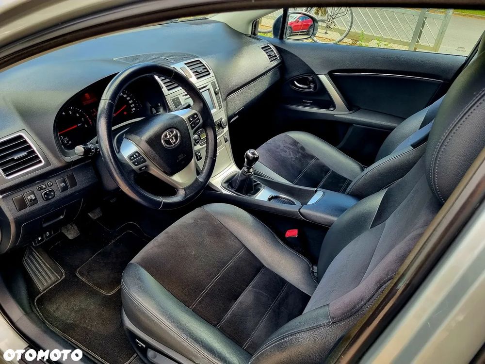 Toyota Avensis 1.8 Premium - 9