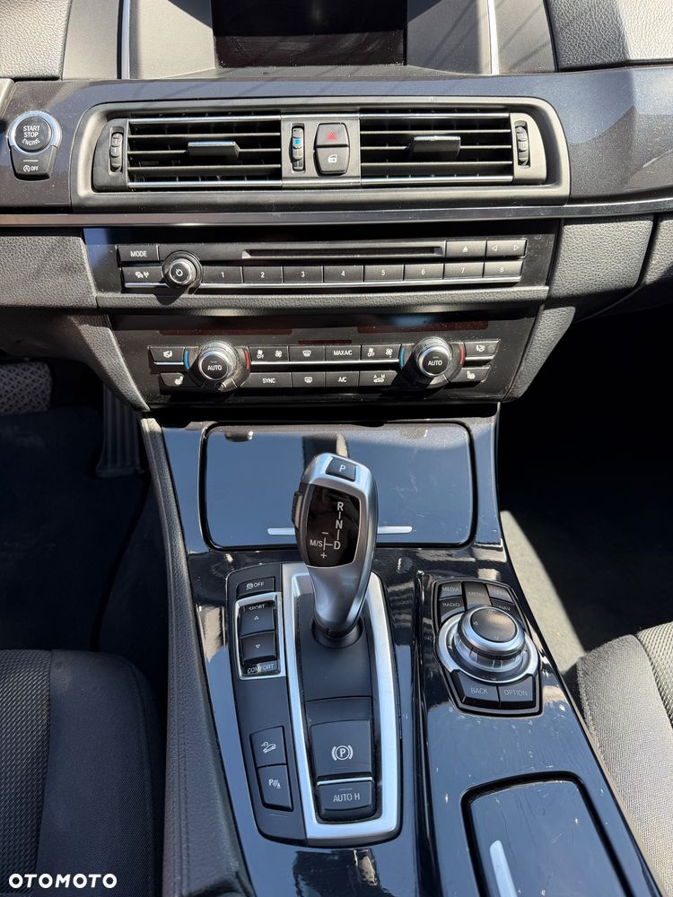 BMW Seria 5 520d xDrive - 11
