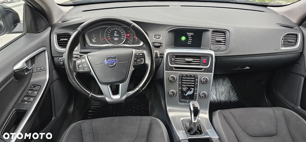 Volvo V60 D4 Momentum - 40