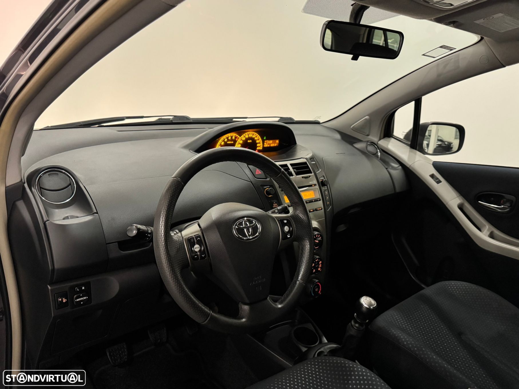 Toyota Yaris - 10