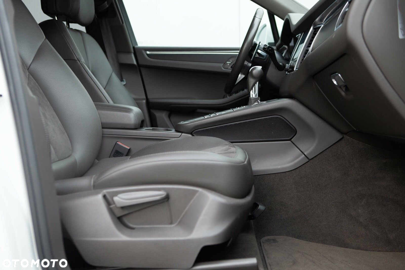 Porsche Macan Standard - 25