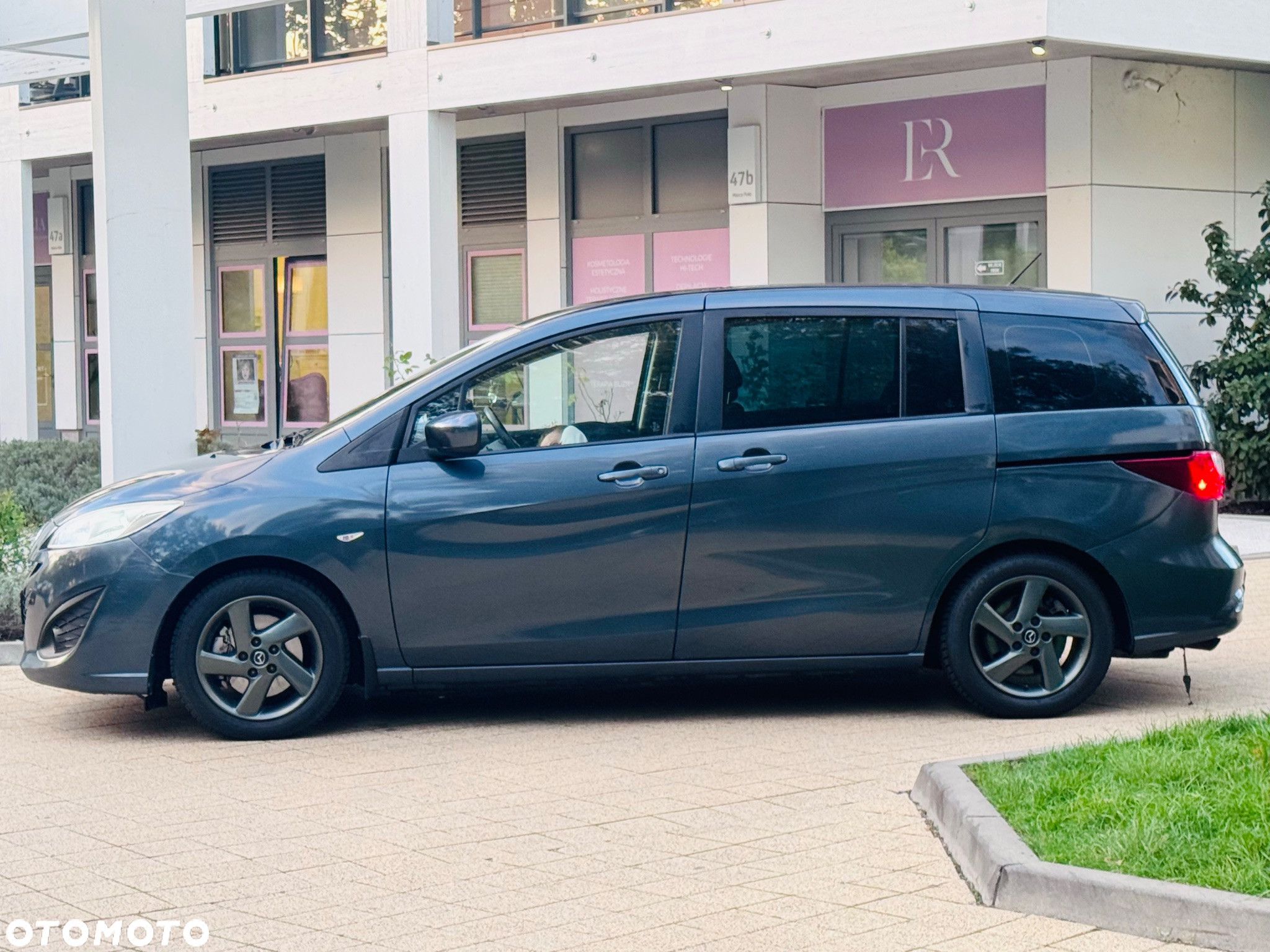 Mazda 5 - 6