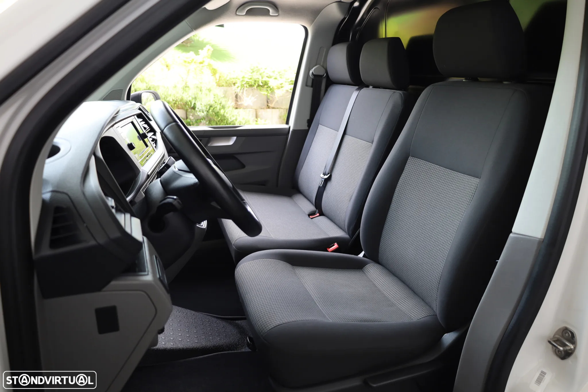 VW Transporter 2.0 TDI Business - 25
