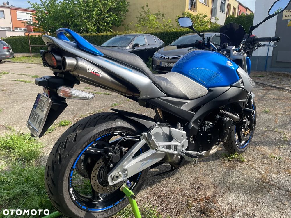 Suzuki GSR - 5