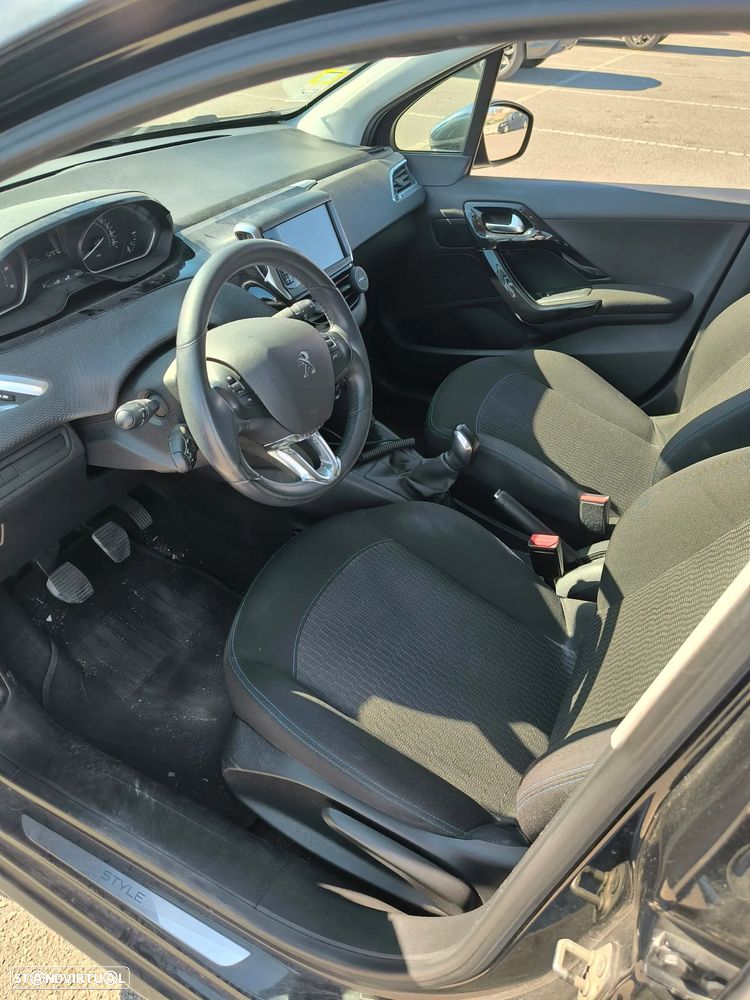 Peugeot 208 1.6 BlueHDi Style - 6