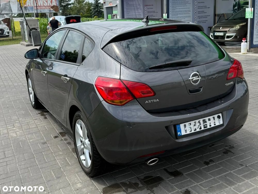 Opel Astra IV 1.4 T Cosmo - 3