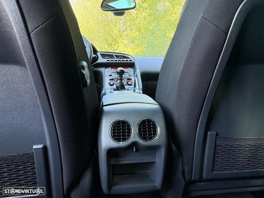 Peugeot 3008 1.6 HDi Executive - 22