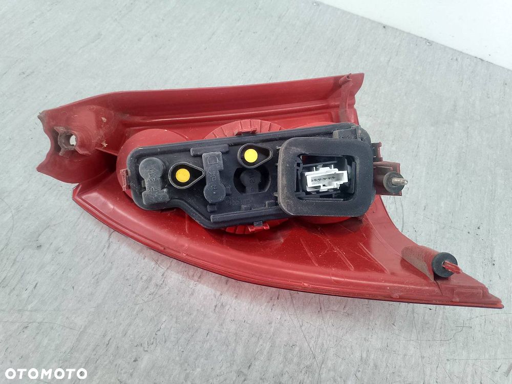 LAMPA TYLNA PRAWA PEUGEOT 307 SW 557684A - 6