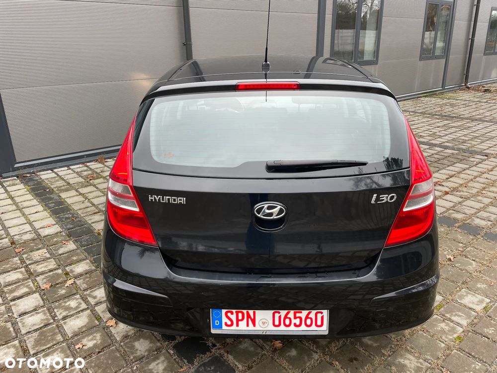 Hyundai i30 1.6 Classic + - 12