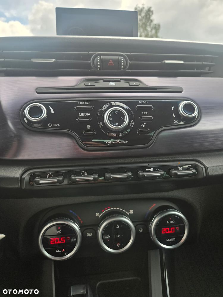 Alfa Romeo Giulietta 1.8 TBi 16V Quadrifoglio Verde - 15