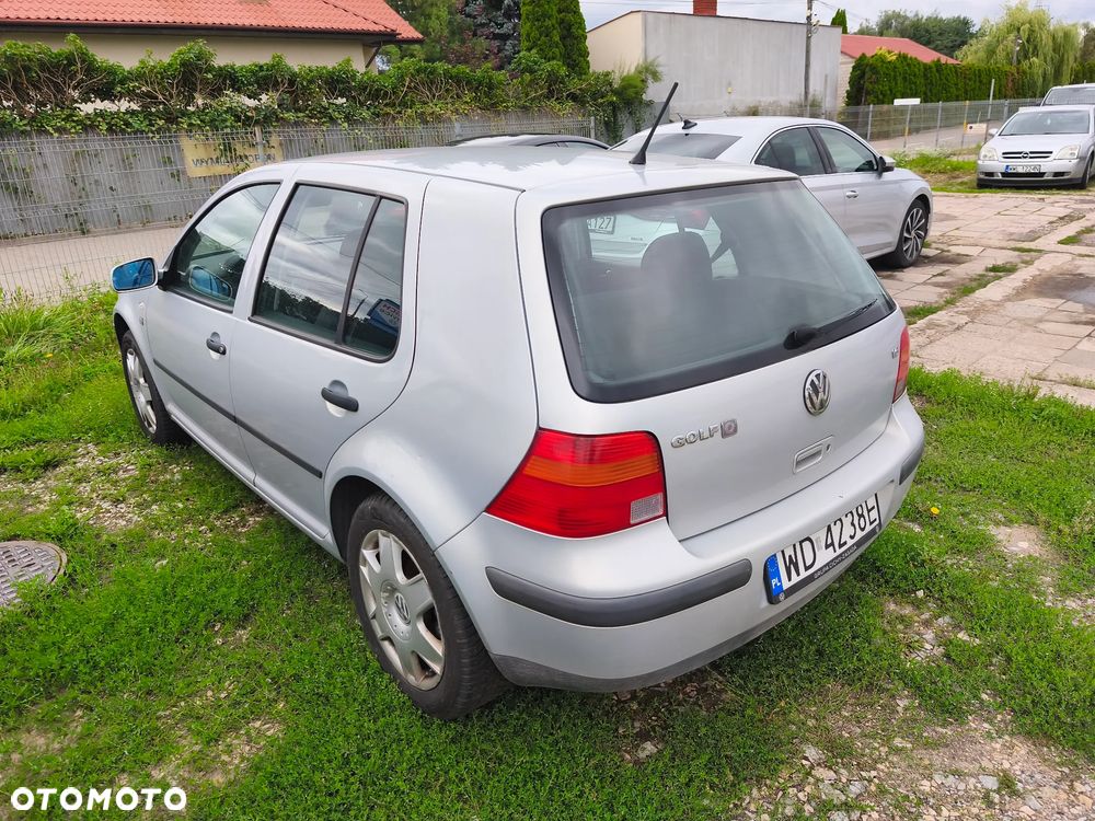 Volkswagen Golf 1.6 - 11
