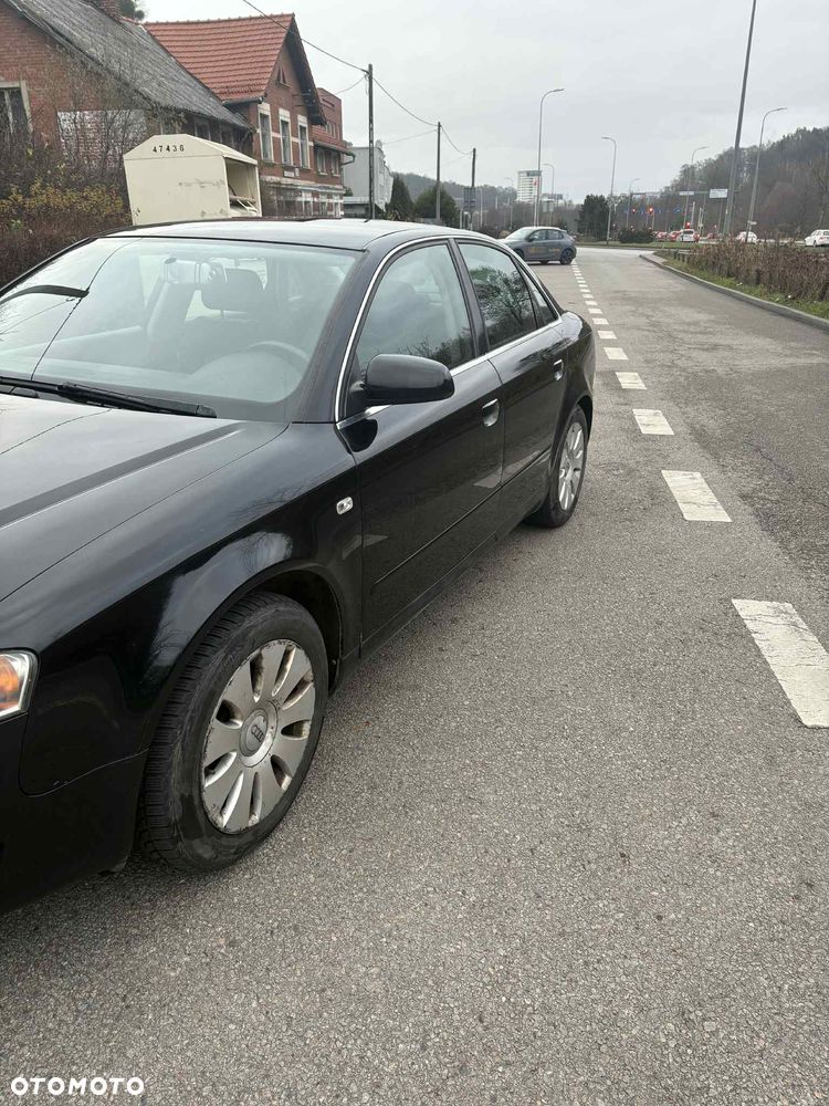 Audi A4 Limousine - 4