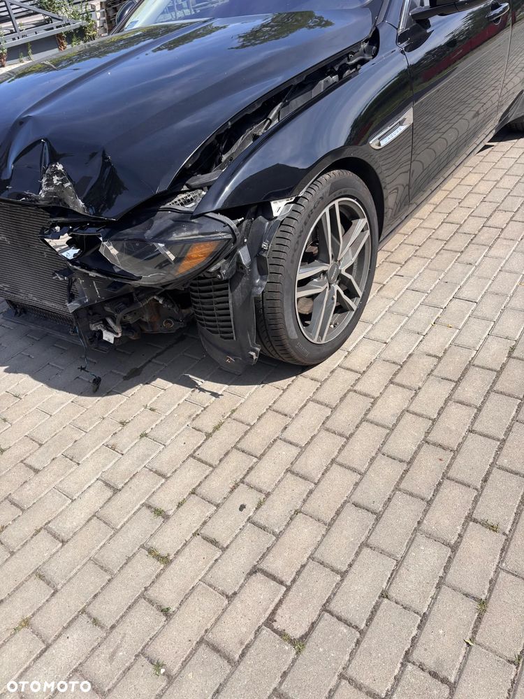 Jaguar XE 2.0 T AWD Pure - 7