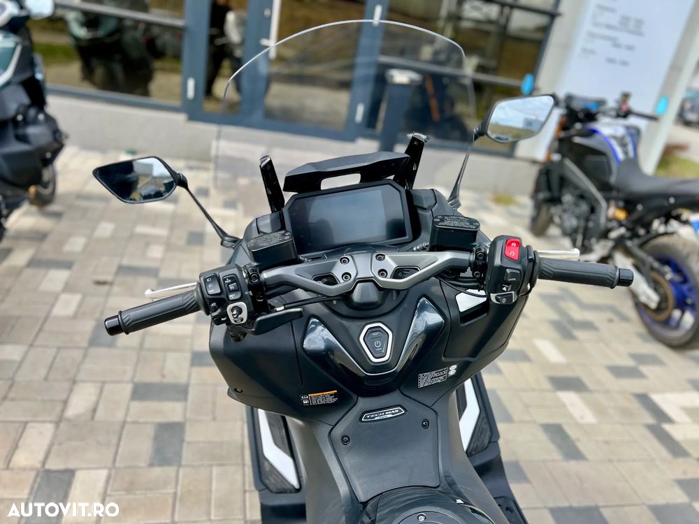 Yamaha TMAX 560 - 16