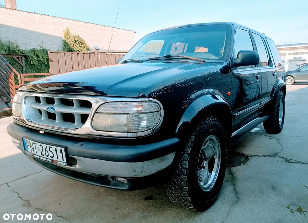 Ford Explorer Standard - 1