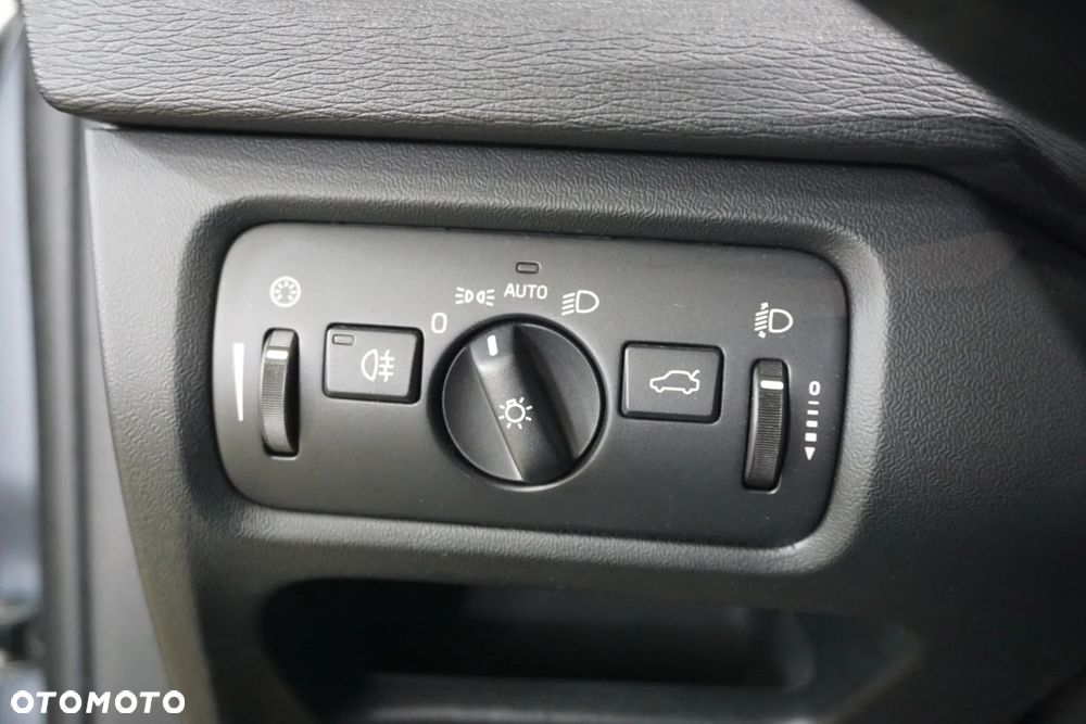 Volvo V40 D2 Kinetic - 28