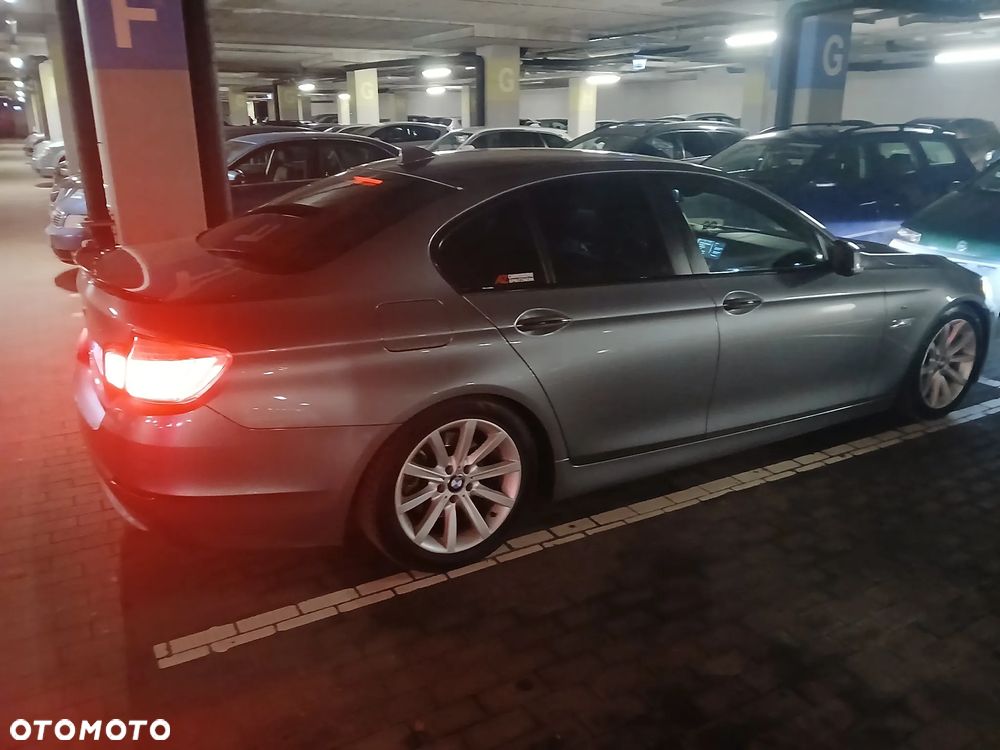 BMW Seria 5 528i - 2