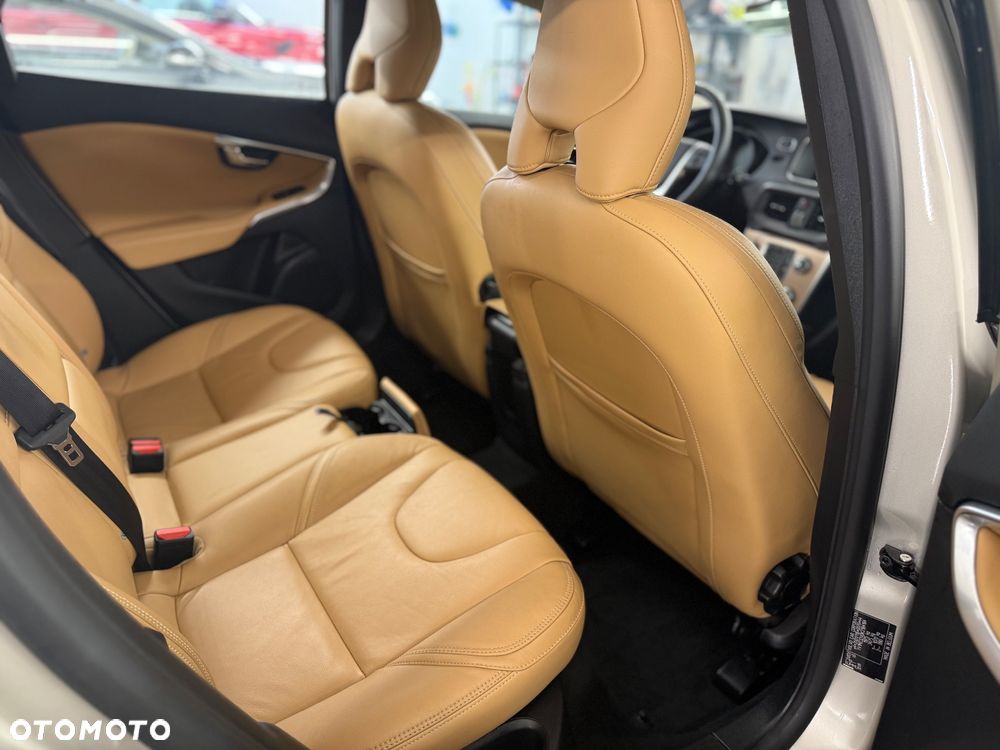 Volvo V40 Cross Country T3 Drive-E Dynamic Edition - 26