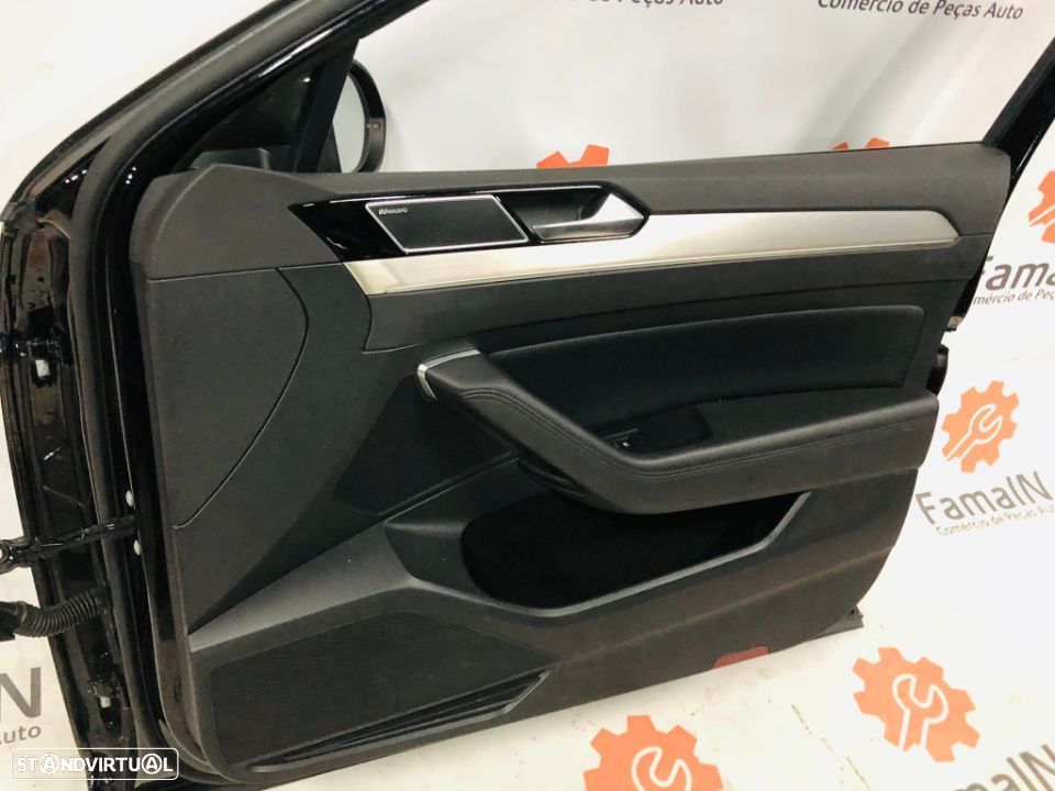 Quartela porta frente - VW PASSAT B8 - 1