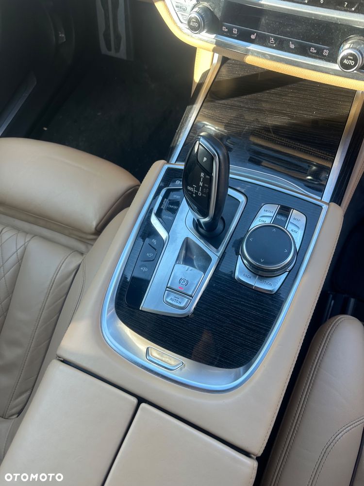 BMW Seria 7 740Li - 19