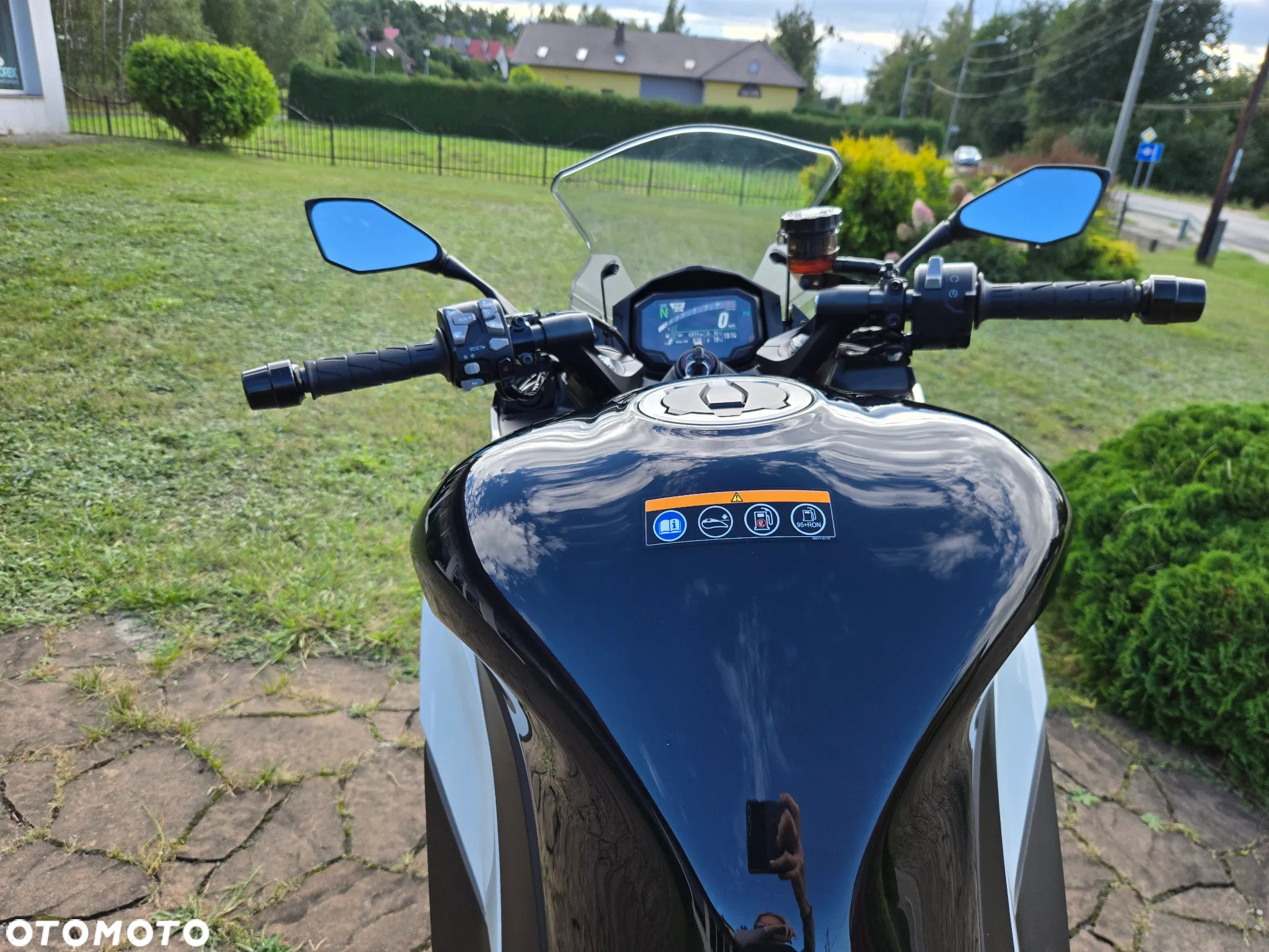 Kawasaki Ninja 1000 SX - 10