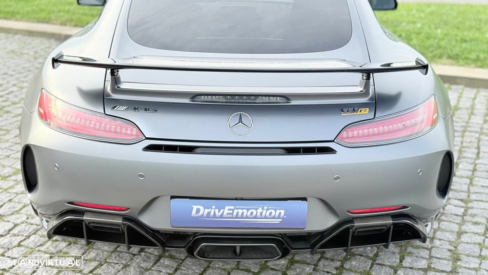 Mercedes-Benz AMG GT R - 12