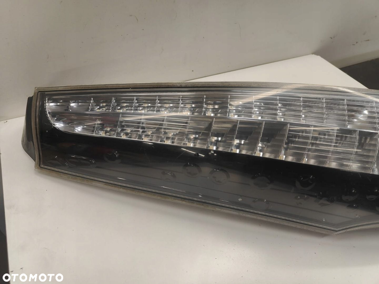Mitsubishi grandis 220-87642 LAMPA LEWA LEWY TYL TYLNA - 2