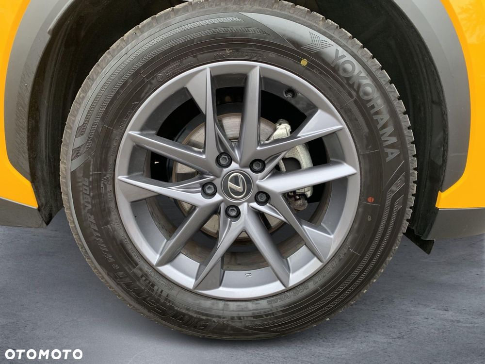 Lexus LBX 1.5 Hybrid - 21