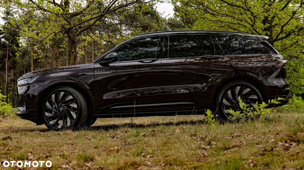 Lincoln Nautilus - 22