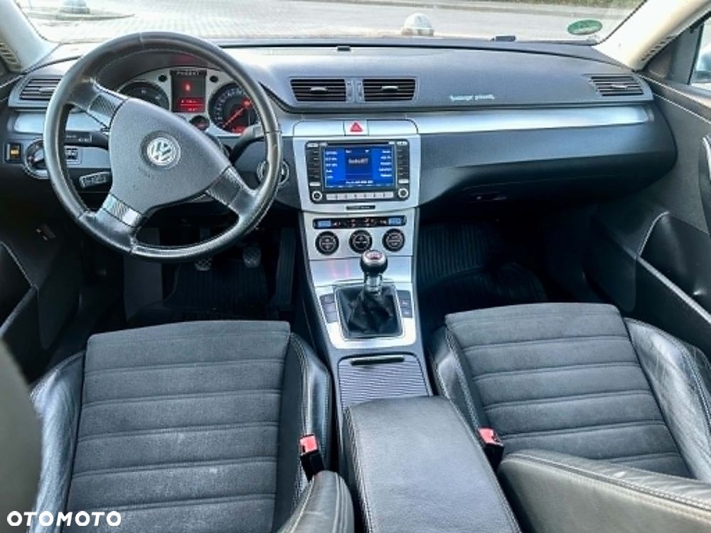 Volkswagen Passat 2.0 TDI DPF Highline - 9