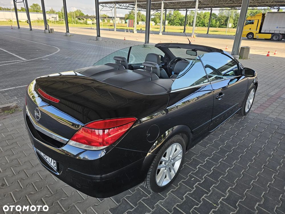 Opel Astra 1.9 CDTI Cosmo - 11