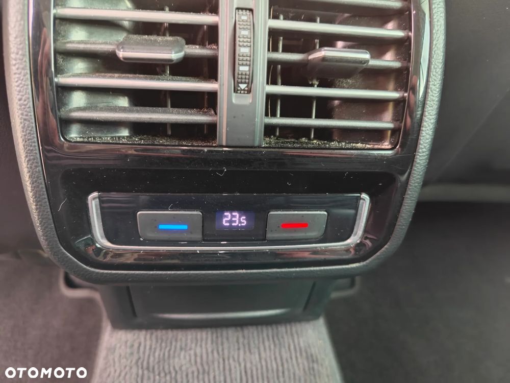 Volkswagen Passat Variant 2.0 TDI Bi-Turbo BMT 4Mot Highline DSG - 34