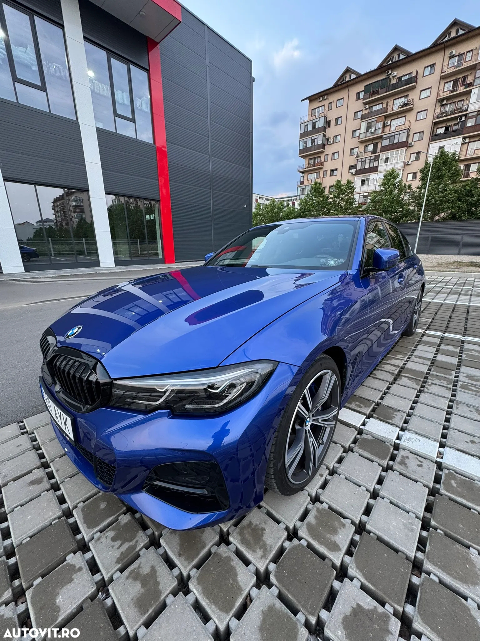 BMW Seria 3 330i xDrive AT - 2