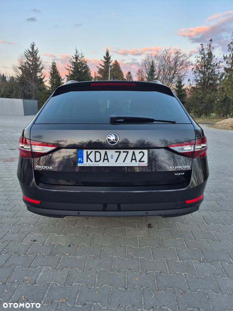 Skoda Superb 2.0 TDI 4x4 L&K DSG - 6