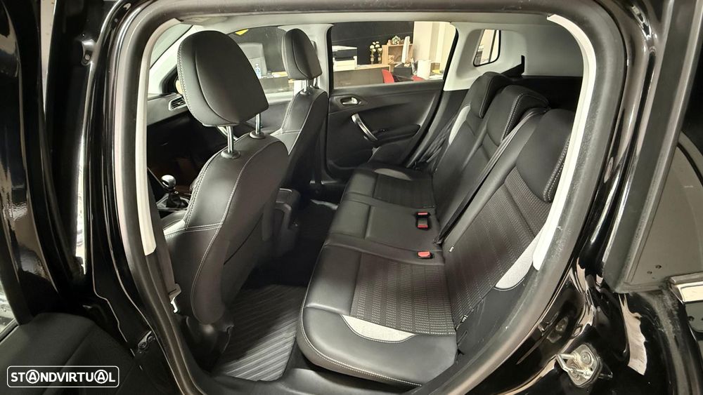 Peugeot 2008 PureTech 130 Allure - 16