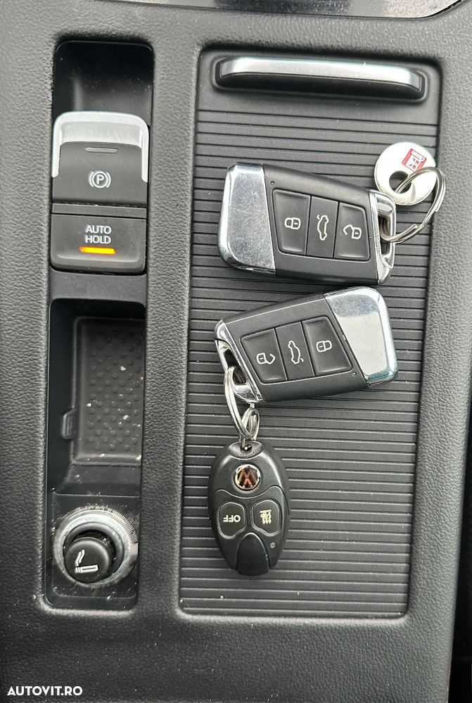 Volkswagen Passat Variant 2.0 TDI SCR DSG Highline - 25