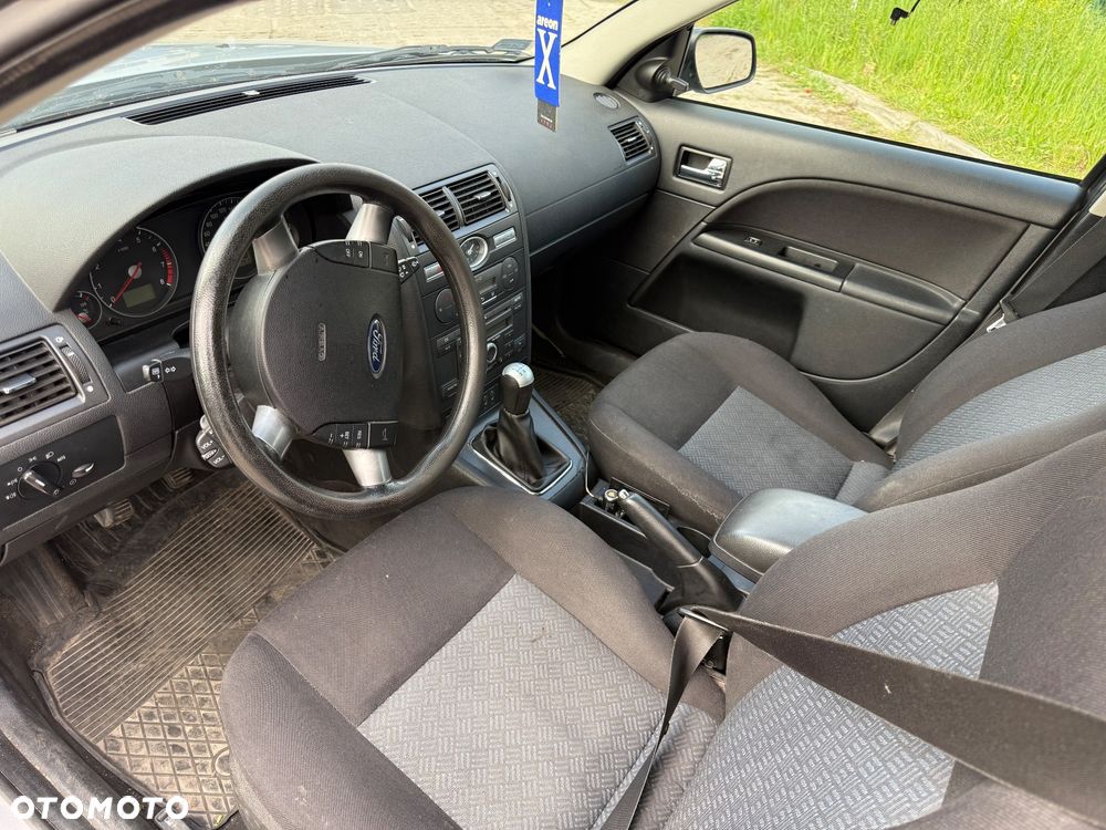 Ford Mondeo 2.0 Ghia - 11