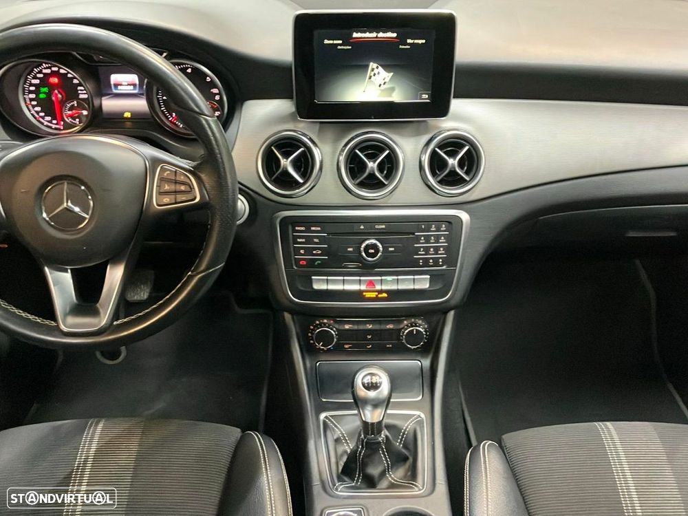Mercedes-Benz GLA 180 - 9