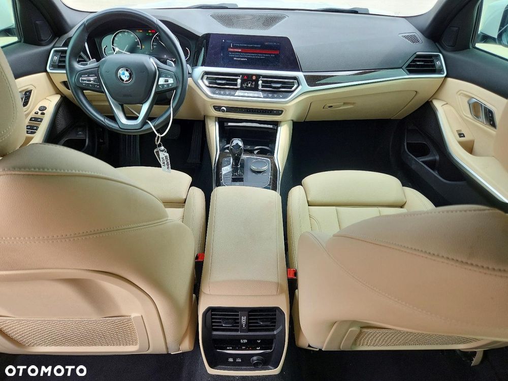 BMW Seria 3 330i - 9