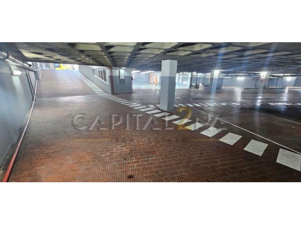 Vende-se Estacionamento com Rentabilidade Centro da Amadora - Grande imagem: 2/10