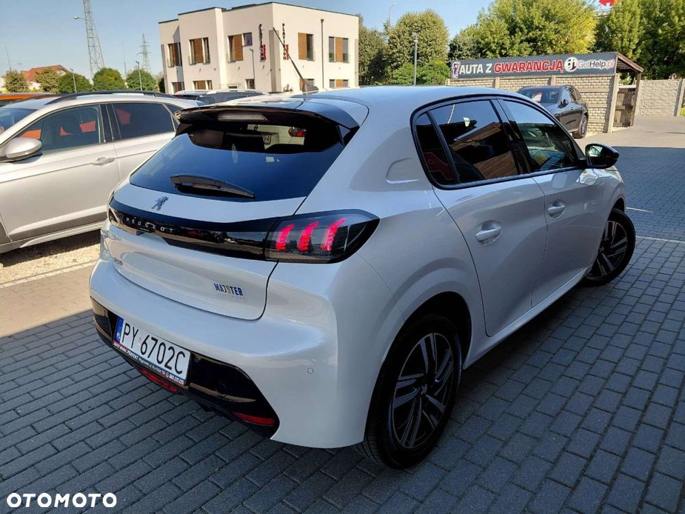 Peugeot 208 - 8