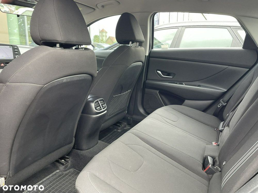 Hyundai Elantra - 13