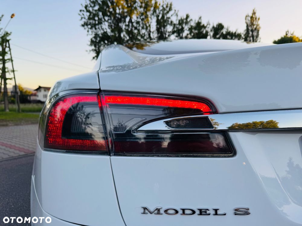Tesla Model S - 39