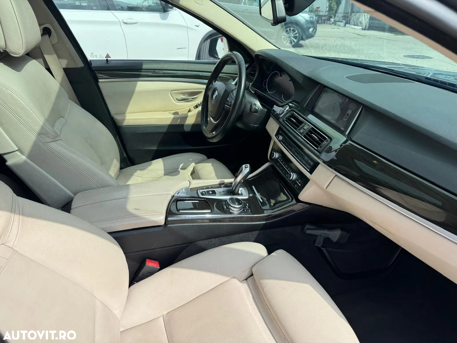 BMW Seria 5 520d xDrive AT - 9
