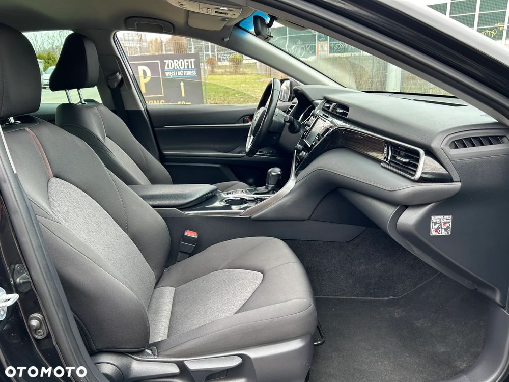 Toyota Camry 2.5 Hybrid Comfort CVT - 21