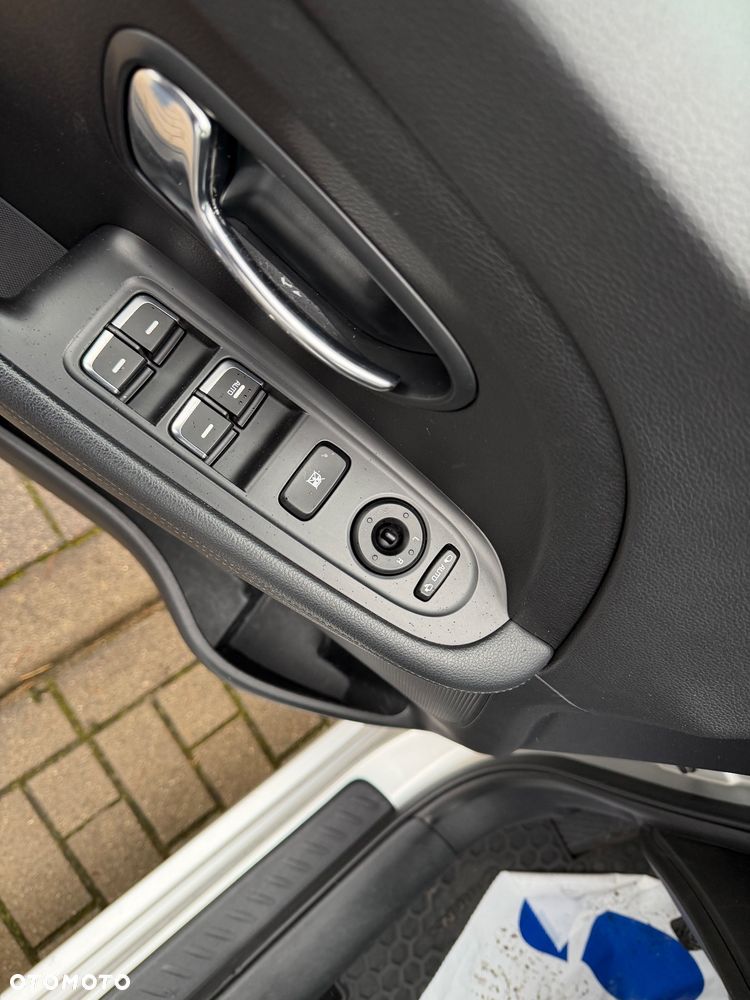 Kia Carens 1.7 CRDi Vision - 22