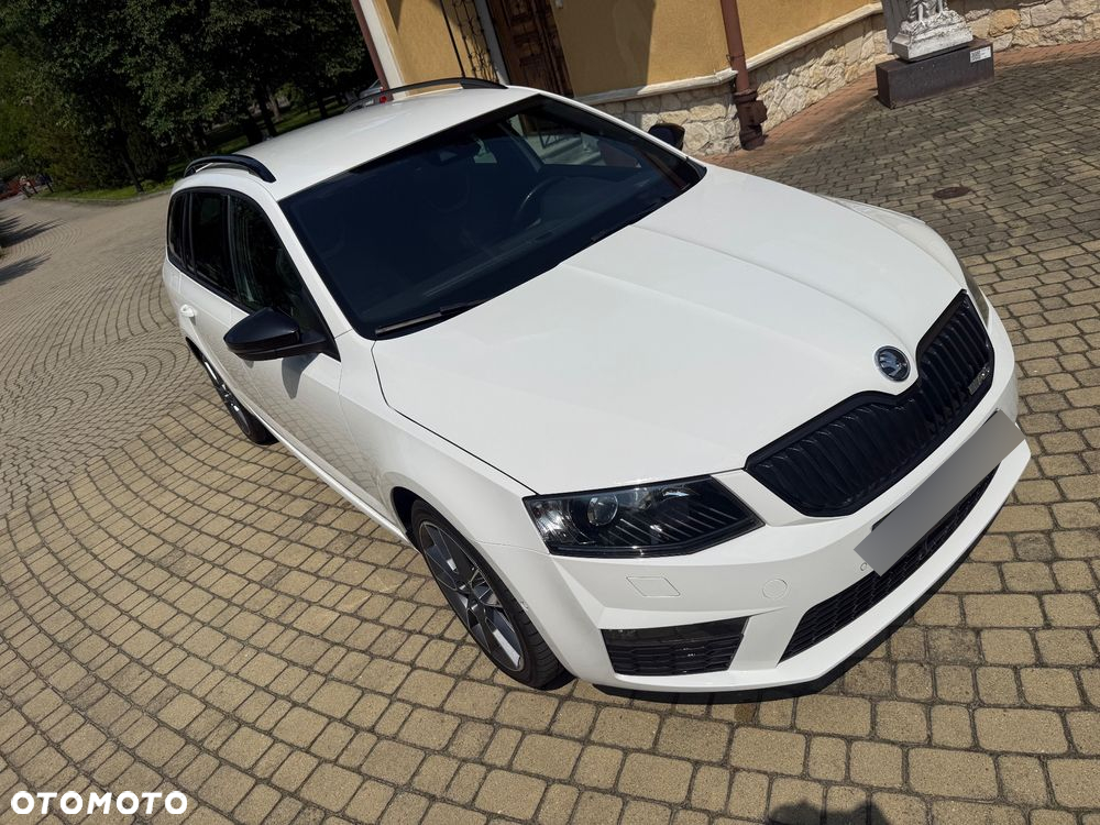 Skoda Octavia Combi 2.0 TDI DSG RS - 17