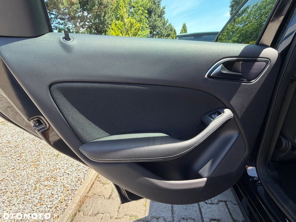 Mercedes-Benz Klasa B 180 BlueEFFICIENCY Edition Style - 33