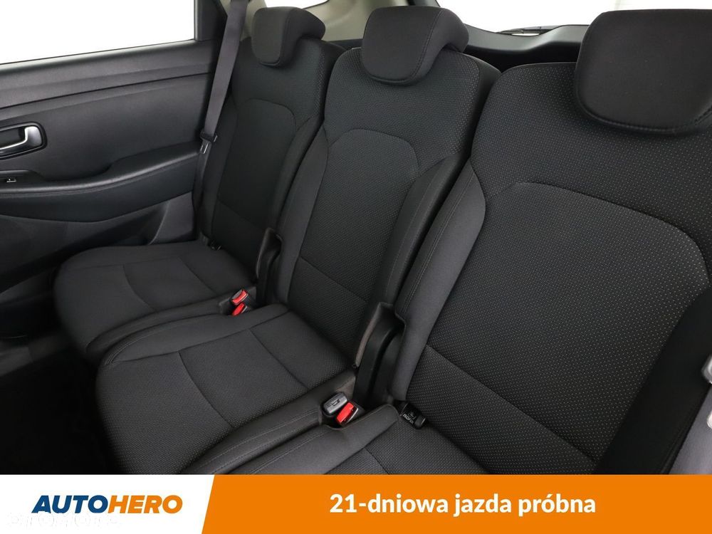 Kia Carens - 15